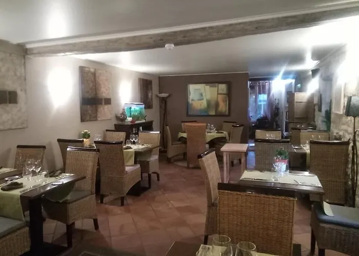 Hotel L'hostellerie De La Rivière 2*