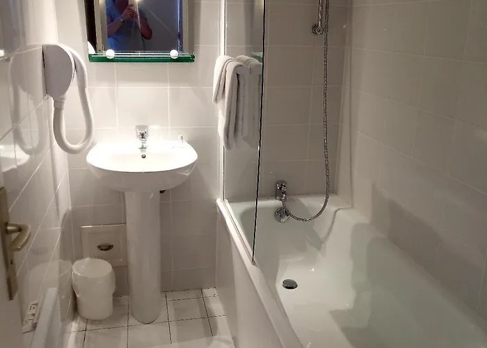 L'hostellerie De La Rivière 2*