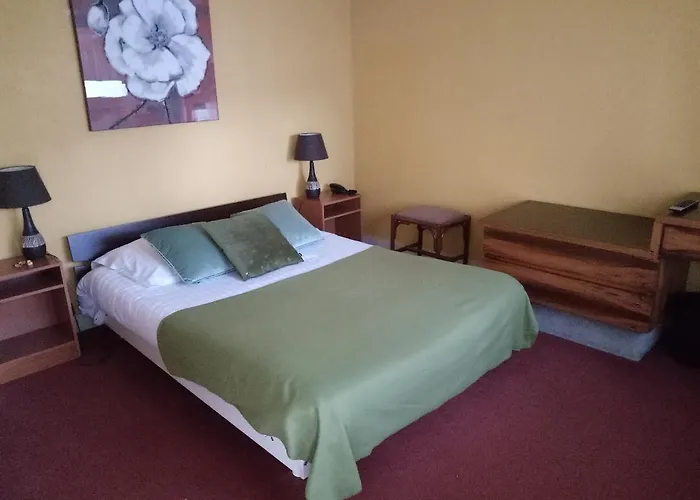 Hotel L'hostellerie De La Rivière 2*