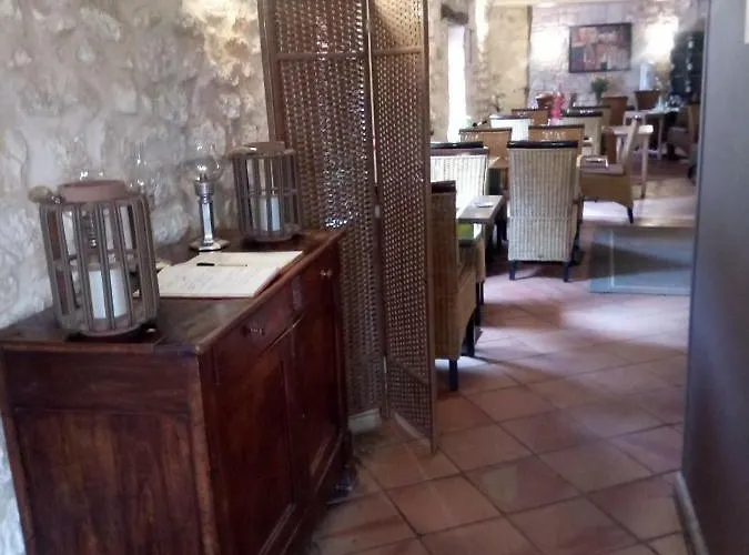 L'hostellerie De La Rivière 2*